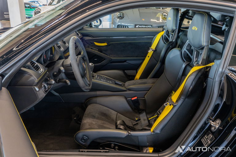 Porsche 718 Cayman GT4
