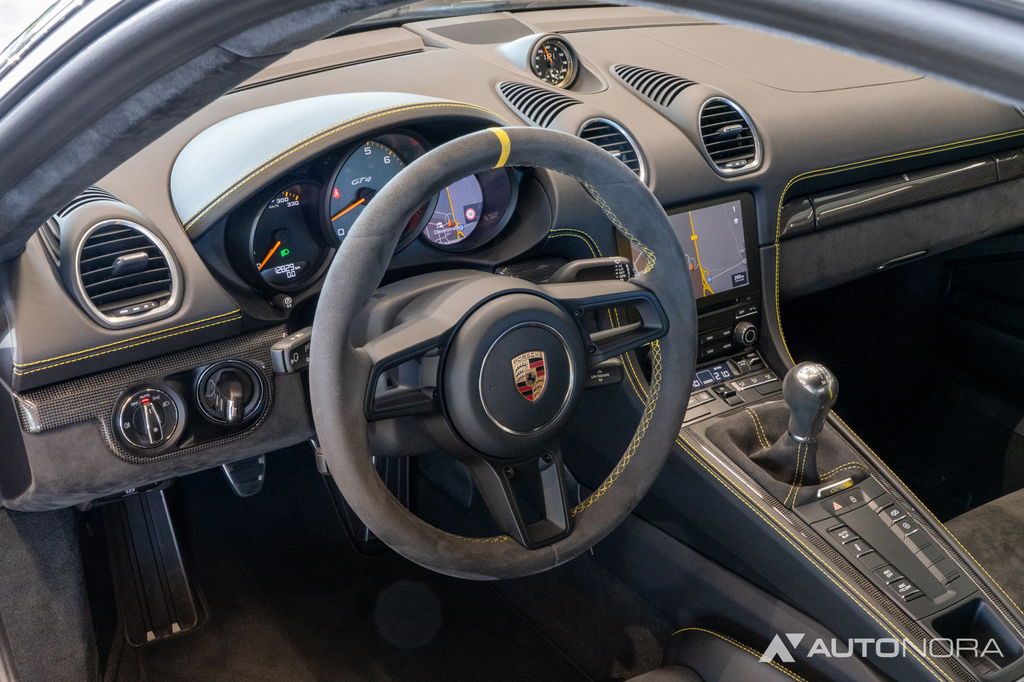 Porsche 718 Cayman GT4