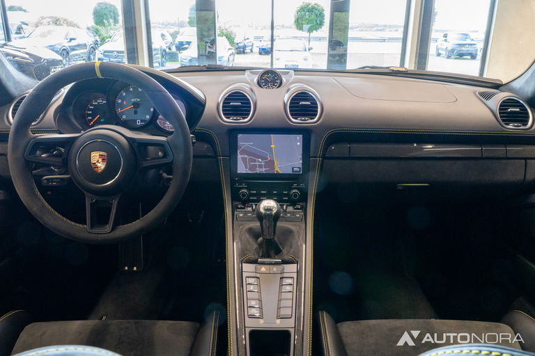 Porsche 718 Cayman GT4