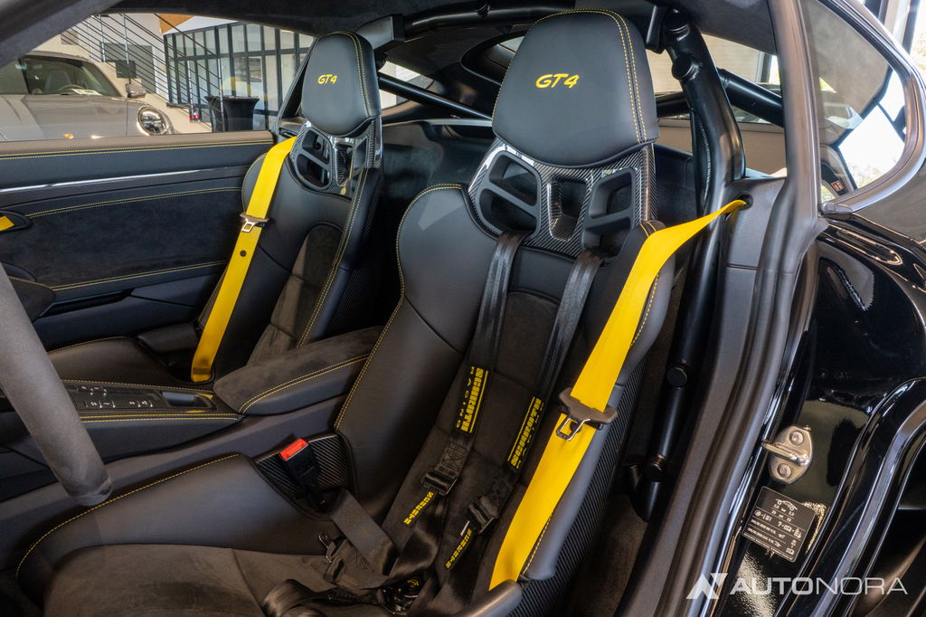 Porsche 718 Cayman GT4