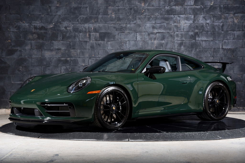 Porsche 992 Carrera 4 GTS