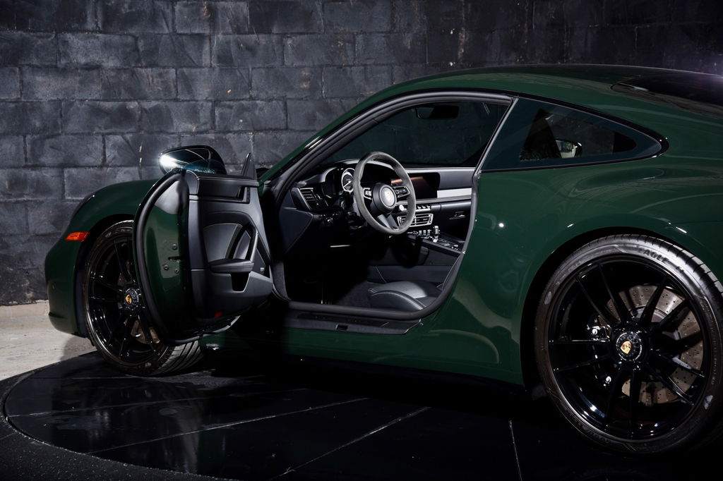 Porsche 992 Carrera 4 GTS