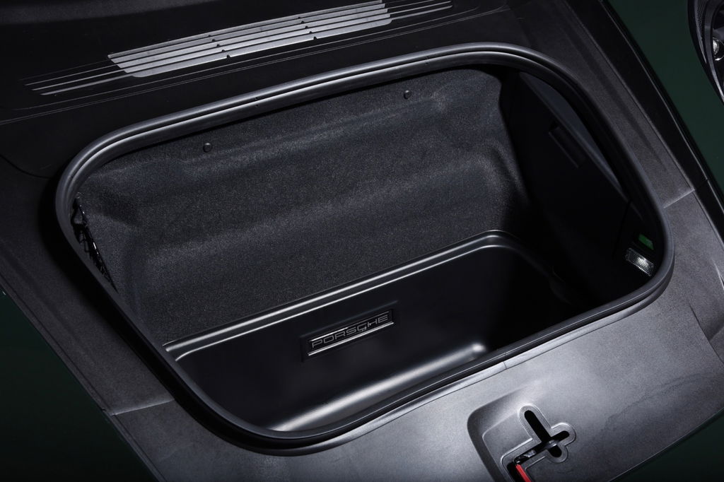 Porsche 992 Carrera 4 GTS