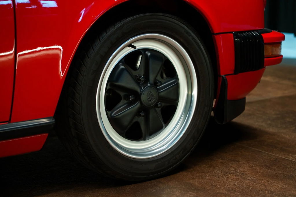 Porsche 911 Carrera 3.2