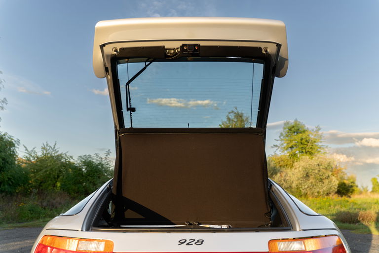 Porsche 928 GT