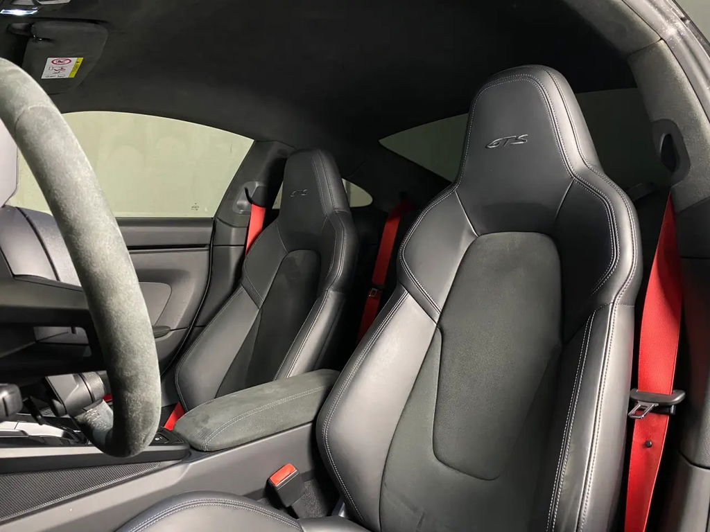 Porsche 992 Carrera 4 GTS