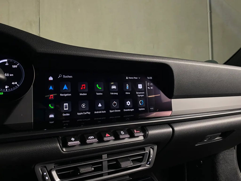 Porsche 992 Carrera 4 GTS