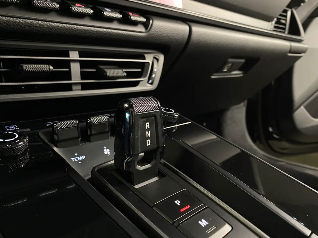 Porsche 992 Carrera 4 GTS