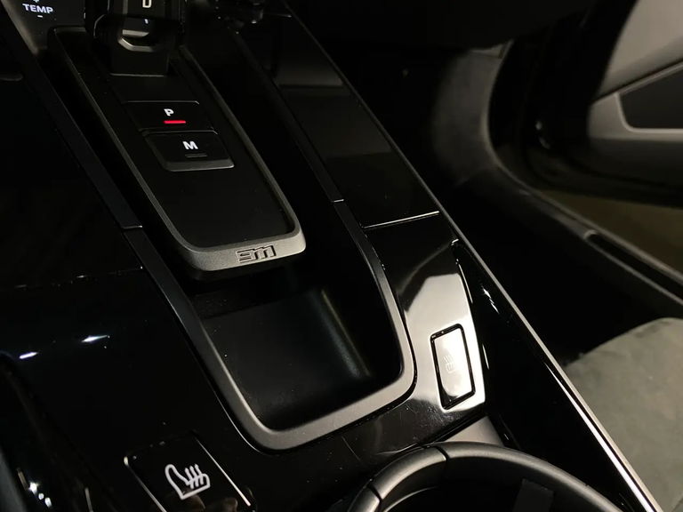 Porsche 992 Carrera 4 GTS