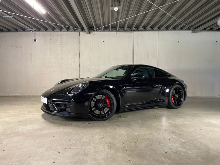 Porsche 992 Carrera 4 GTS