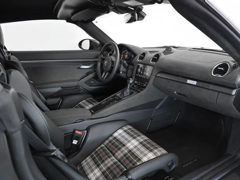 Porsche 718 Spyder RS