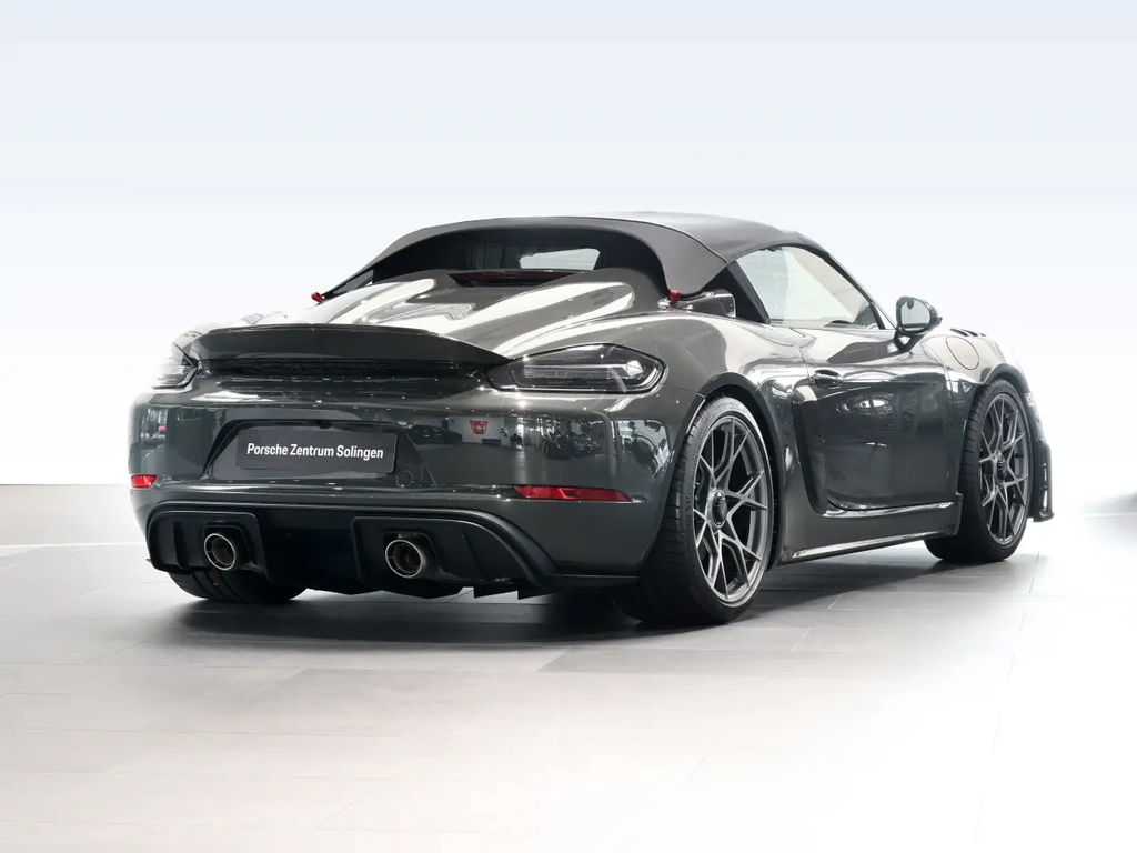 Porsche 718 Spyder RS