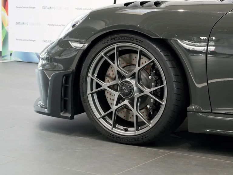 Porsche 718 Spyder RS