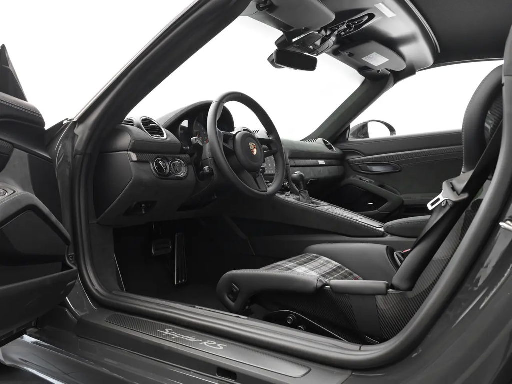 Porsche 718 Spyder RS