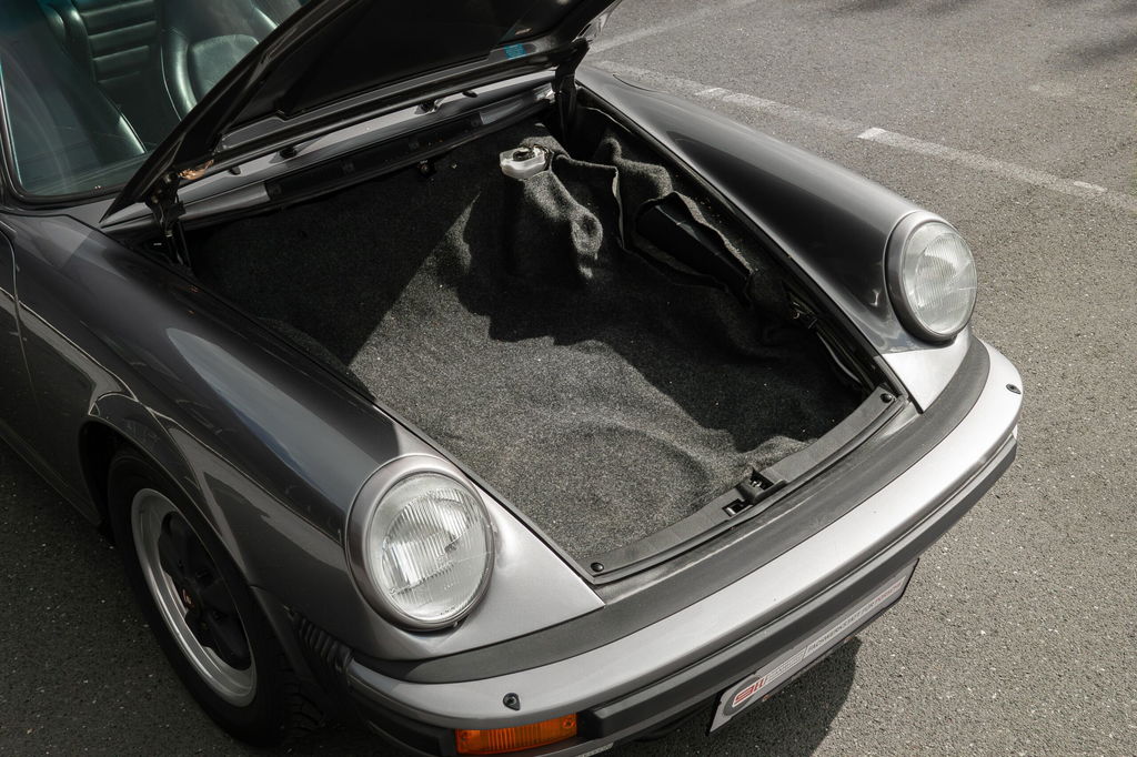 Porsche 911 Carrera 3.2 (US)