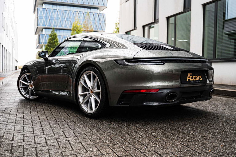 Porsche 992 Carrera 4 GTS