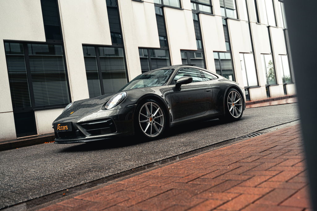 Porsche 992 Carrera 4 GTS