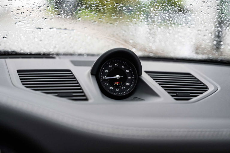 Porsche 992 Carrera 4 GTS