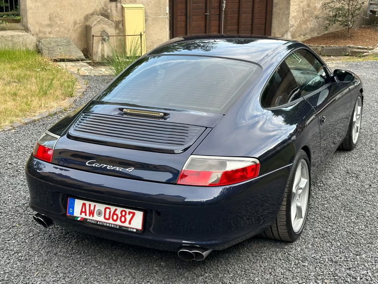 Porsche 996 Carrera 4