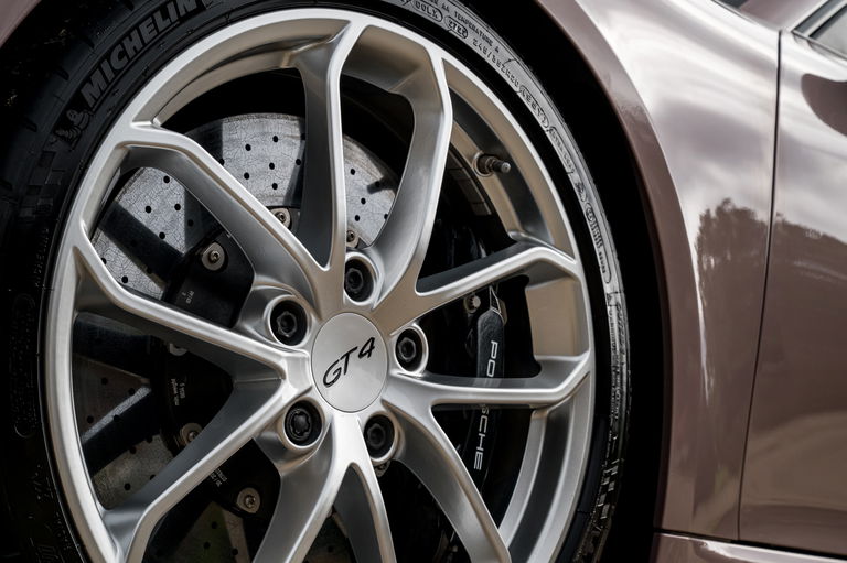 Porsche 718 Cayman GT4