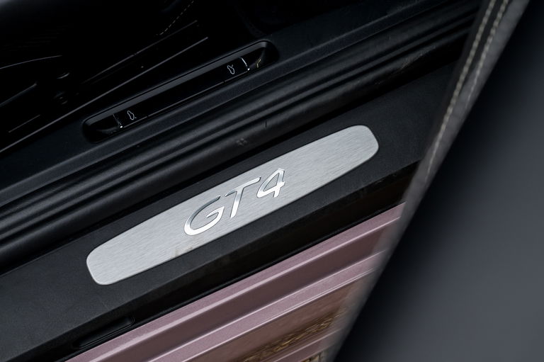 Porsche 718 Cayman GT4