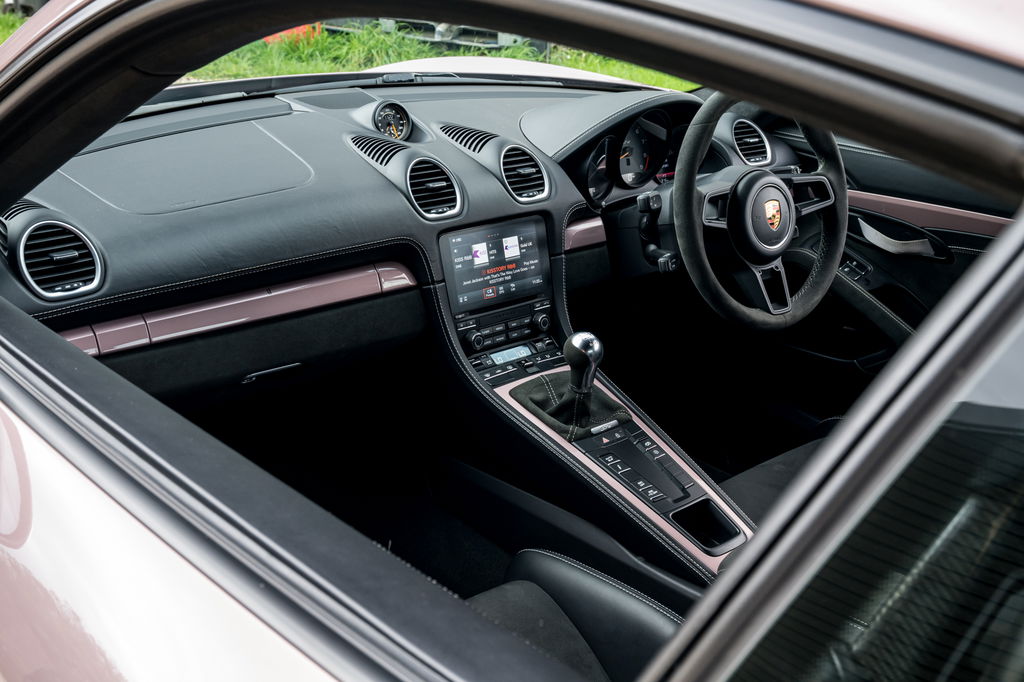 Porsche 718 Cayman GT4