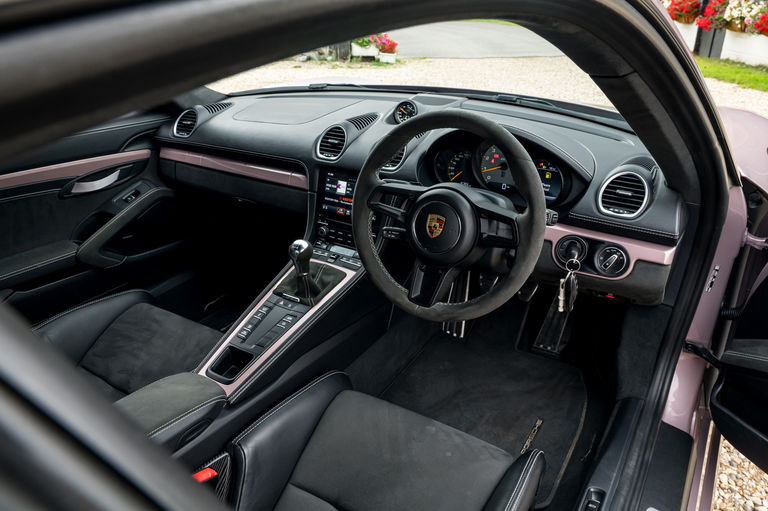 Porsche 718 Cayman GT4