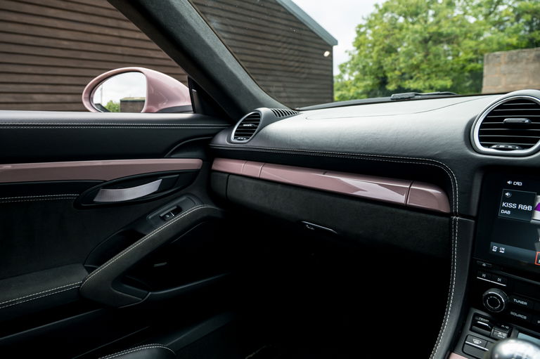 Porsche 718 Cayman GT4