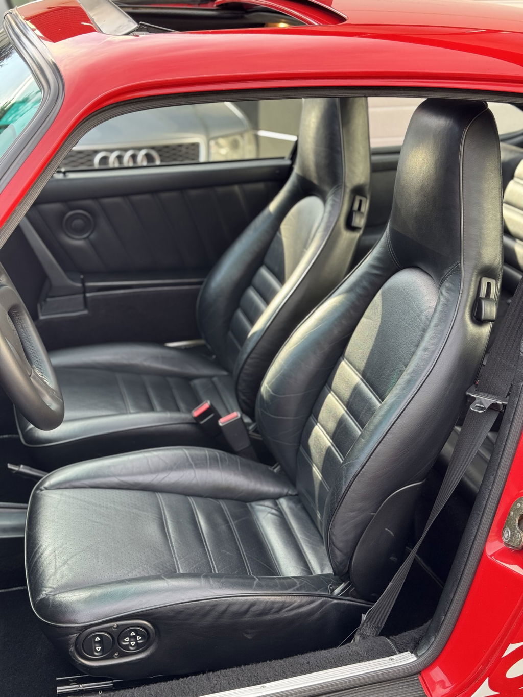 Porsche 911 Carrera 3.2 (US)