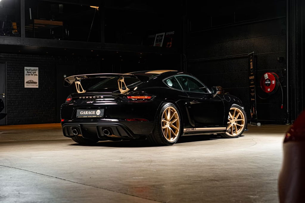 Porsche 718 Cayman GT4