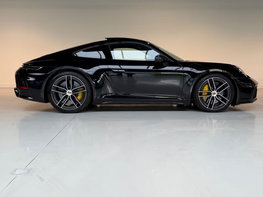 Porsche 992.2 Carrera GTS