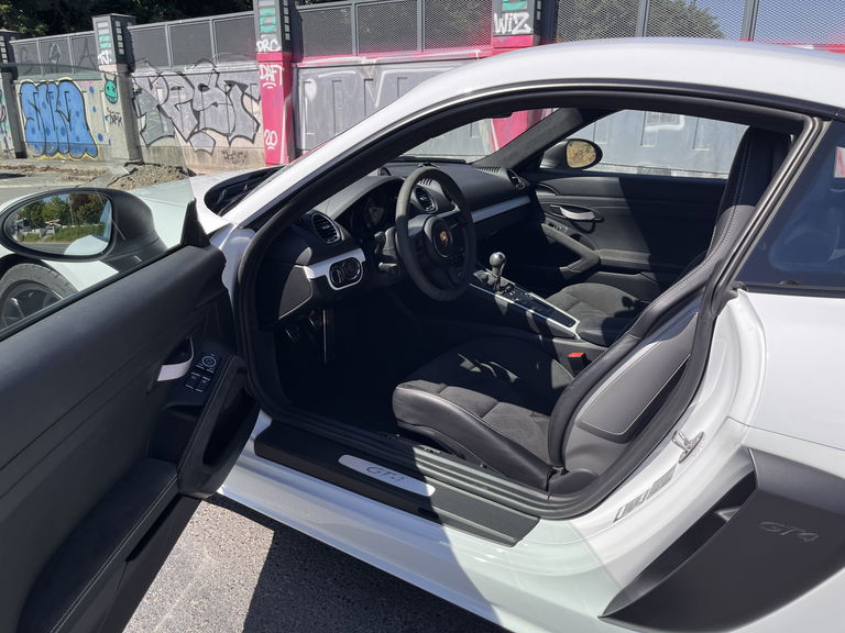 Porsche 718 Cayman GT4