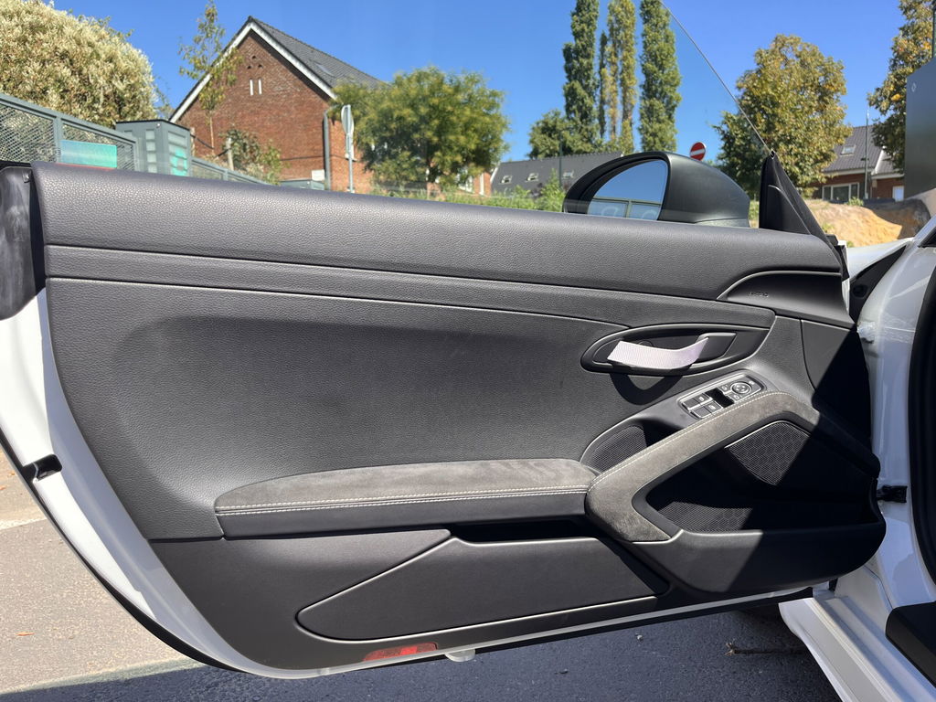 Porsche 718 Cayman GT4