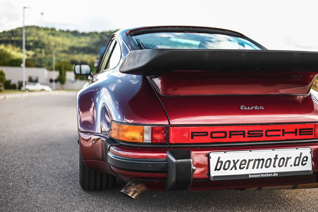 Porsche 911 Turbo 3.3 (US)