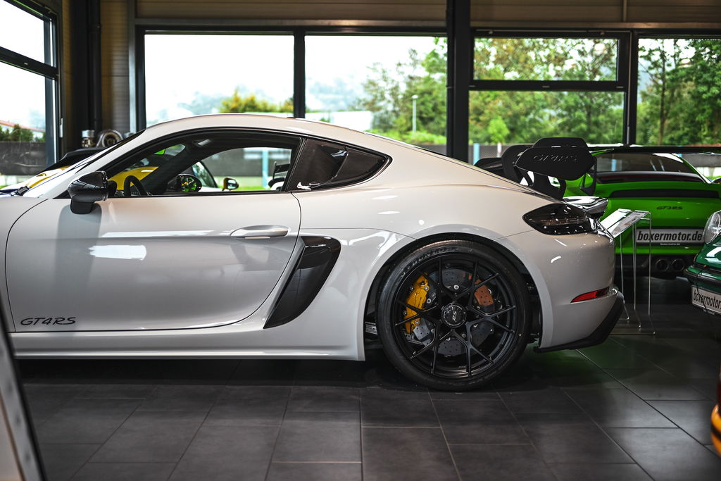 Porsche 718 Cayman GT4 RS