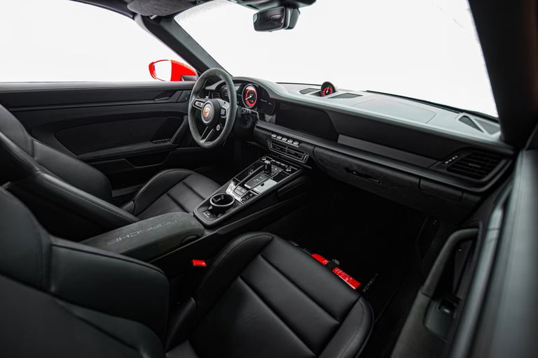 Porsche 992 Carrera 4 GTS