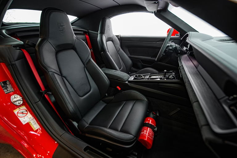 Porsche 992 Carrera 4 GTS