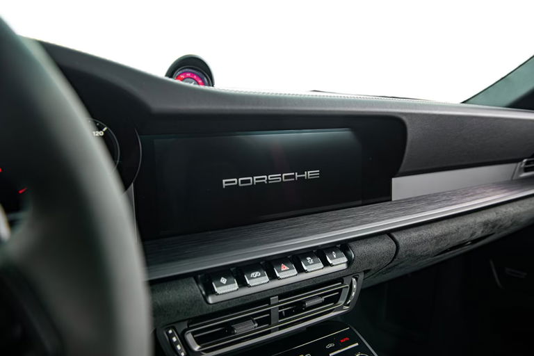 Porsche 992 Carrera 4 GTS