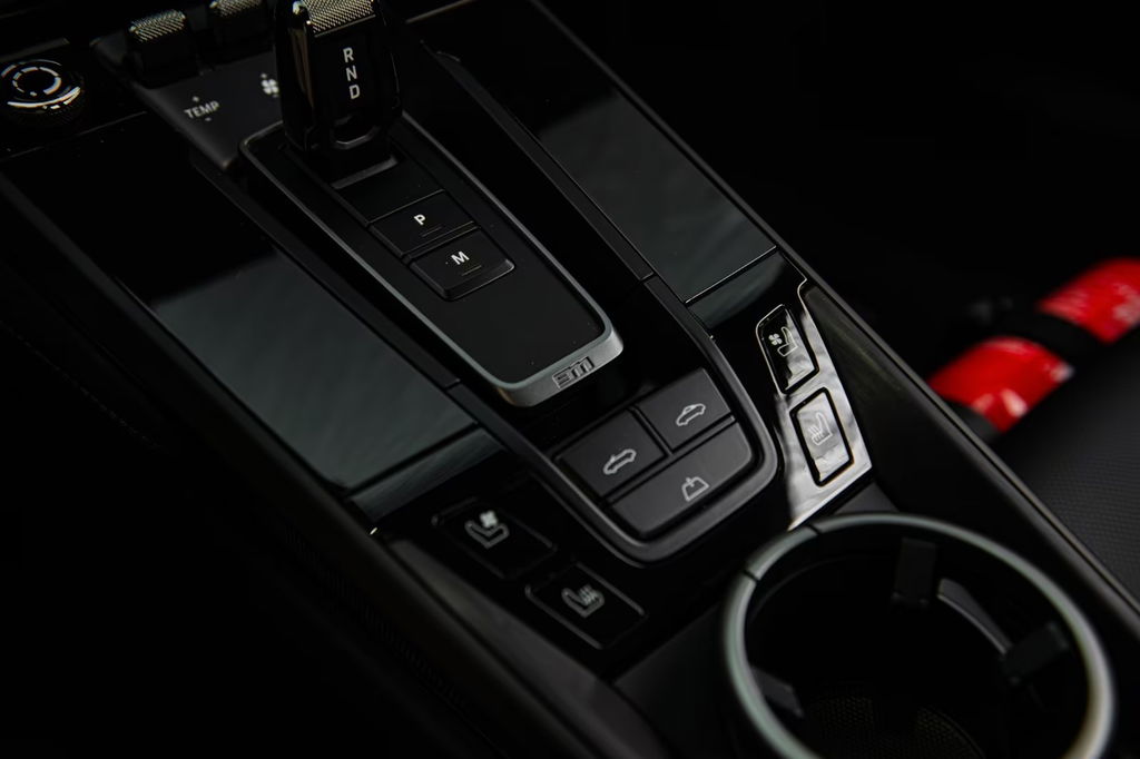 Porsche 992 Carrera 4 GTS