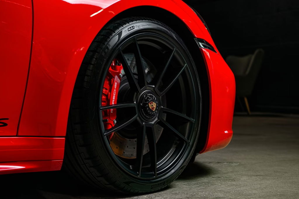 Porsche 992 Carrera 4 GTS