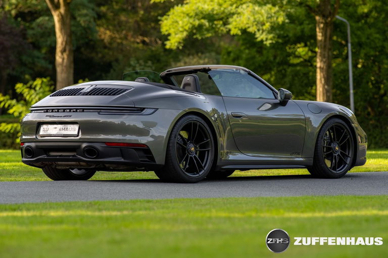 Porsche 992 Carrera GTS