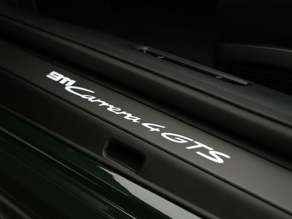 Porsche 992.2 Carrera 4 GTS