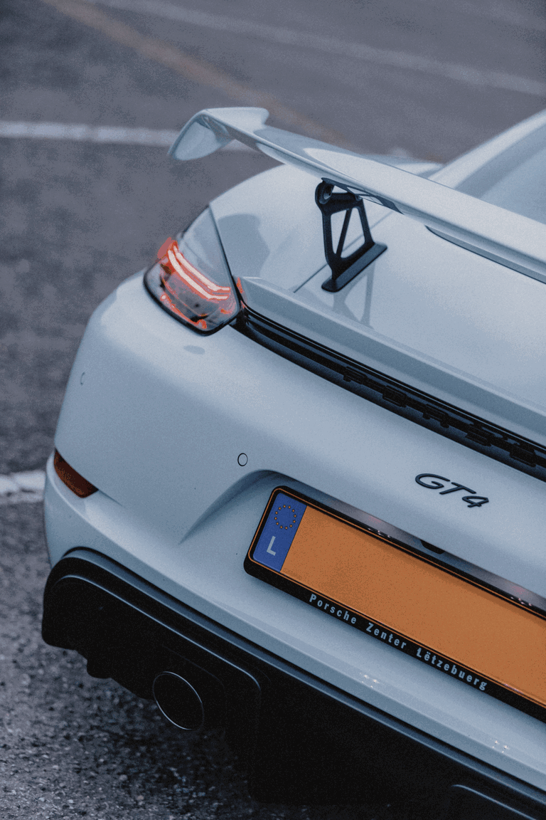 Porsche 718 Cayman GT4