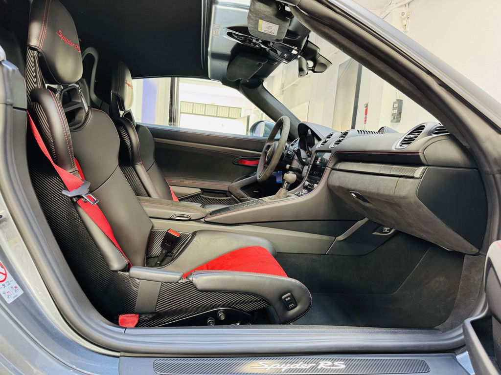 Porsche 718 Spyder RS