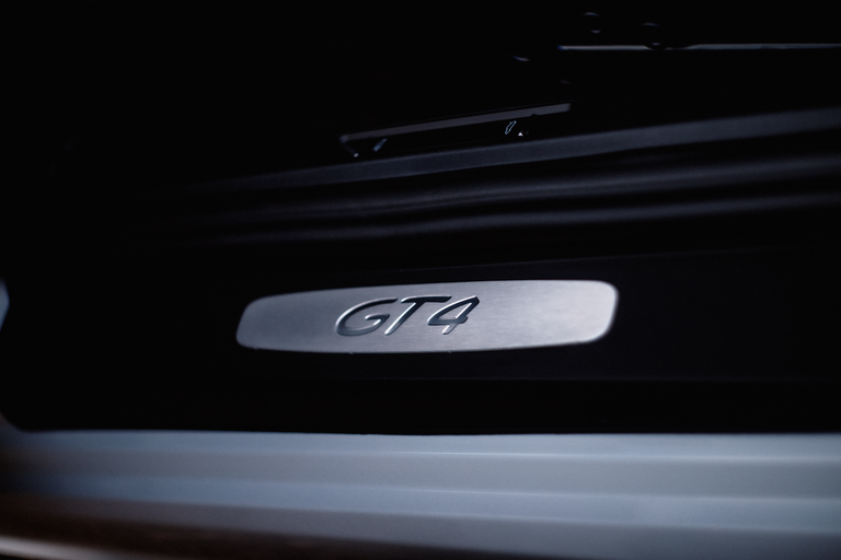 Porsche 718 Cayman GT4