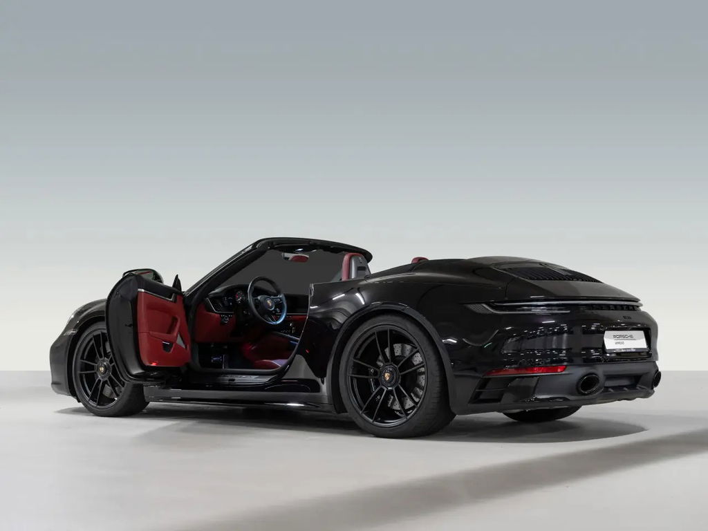 Porsche 992 Carrera 4 GTS