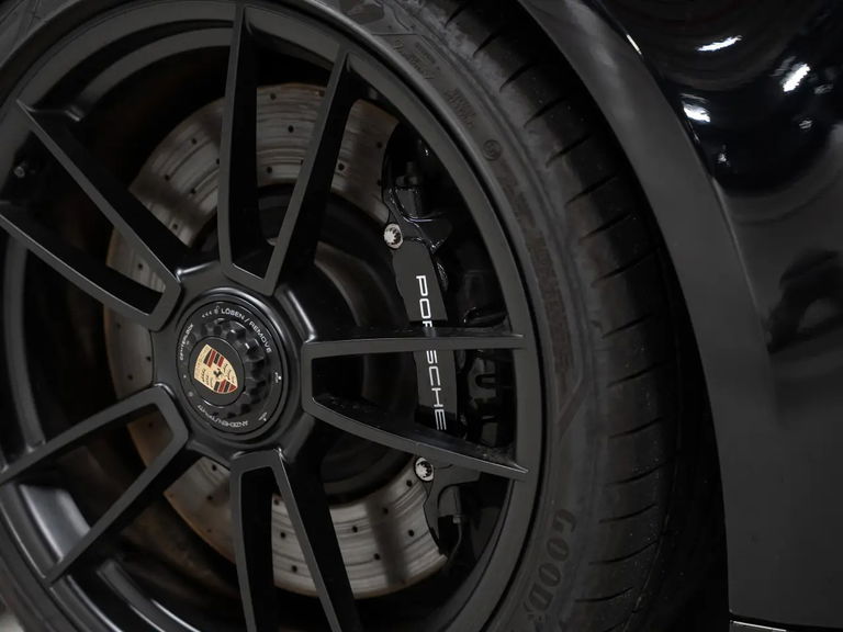 Porsche 992 Carrera 4 GTS