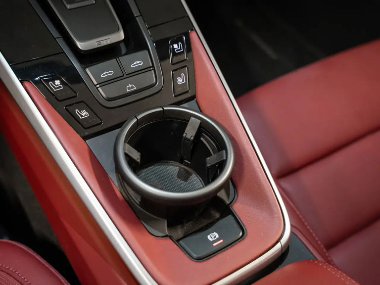 Porsche 992 Carrera 4 GTS