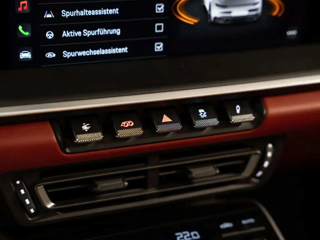 Porsche 992 Carrera 4 GTS