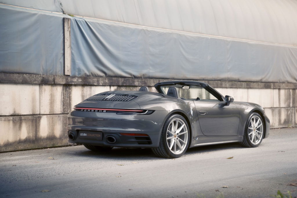 Porsche 992 Carrera 4